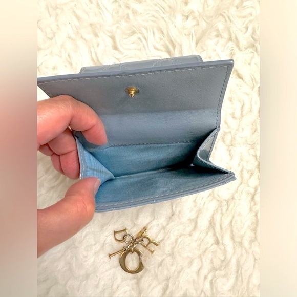 2024 DIOR Lotus Wallet Cloud Blue Patent Cannage Calfskin, Authentic - Picture 4 of 15